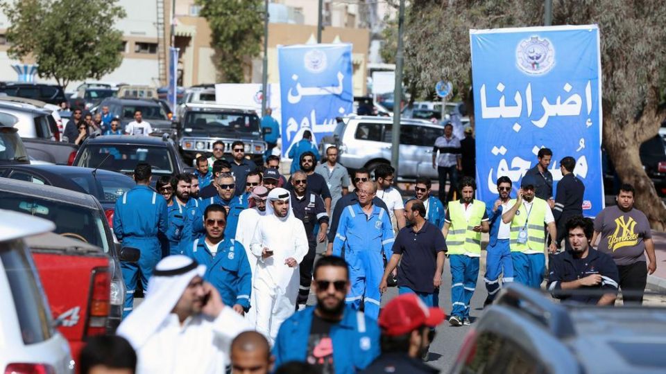 هبوط القمم وصعود الحركات الشعبية