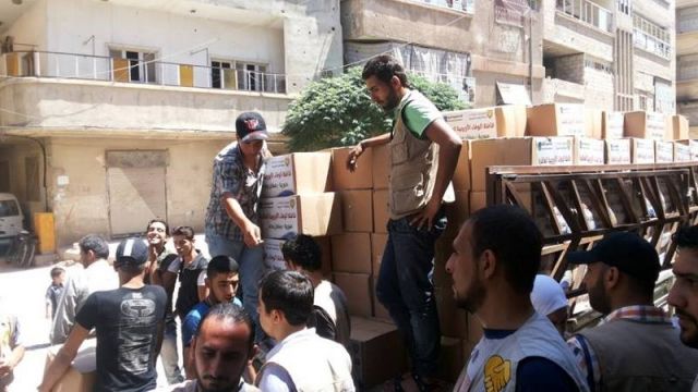 الإغاثة.. بين محافظة دمشق والجمعيات الخيرية..!