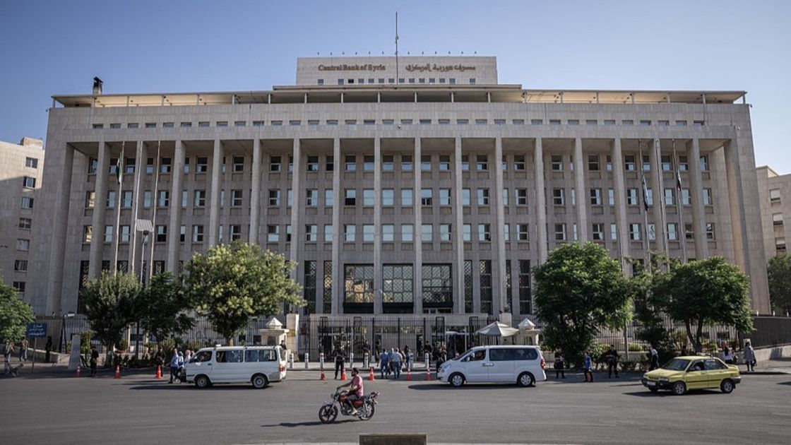 قرار مصرف سورية المركزي بشأن الهدايا بادرة إيجابية غير كافية