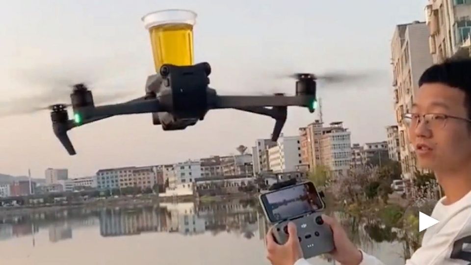 دقة وتوازن: &laquo;درون&raquo; تنقل كأساً مليئة دون أن تنسكب