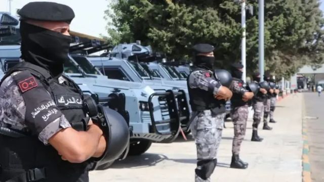 الأمن الأردني يعتقل شباناً جهّزوا صواريخ وذخيرة لإدخالها إلى فلسطين المحتلة
