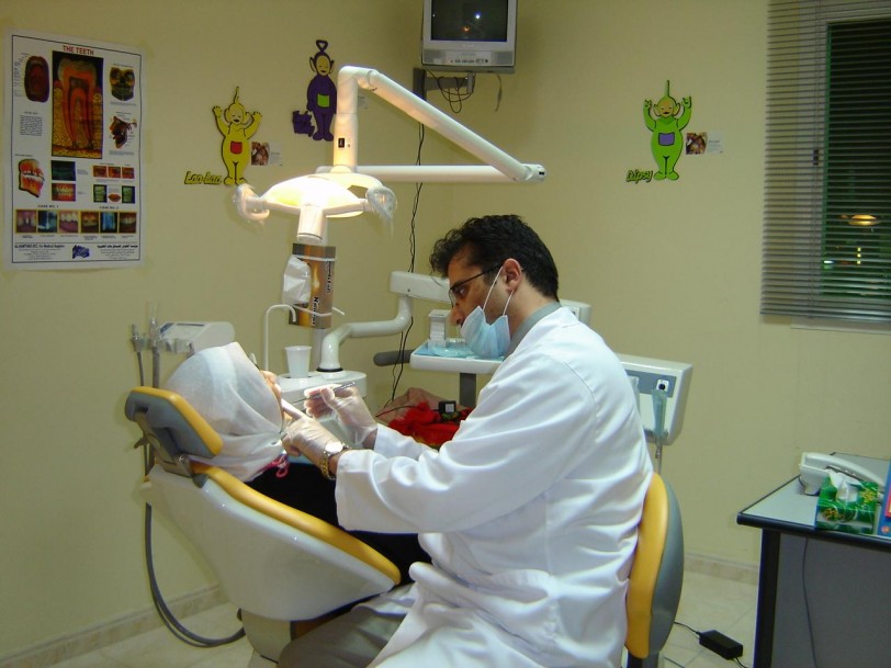 وزير الصحة يقترح سحب لقب طبيب من أطباء الأسنان السوريين