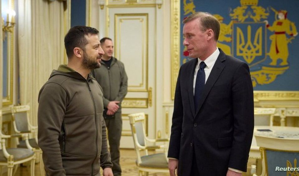 مسؤول عسكري أمريكي سابق: سوليفان طلب من زيلنسكي التظاهر بالاستعداد للتفاوض