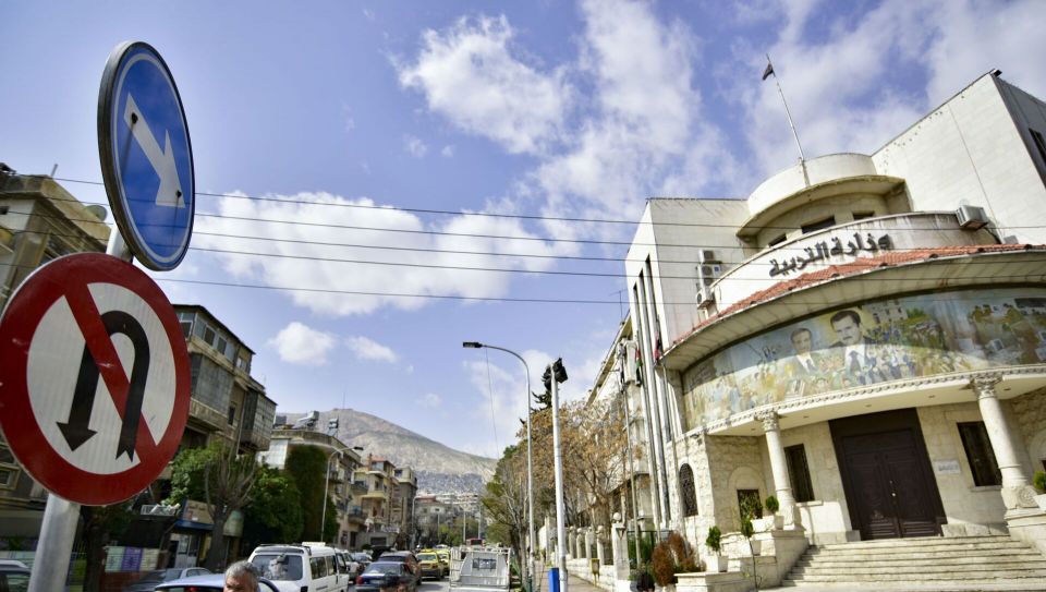 سياسات وخطط وآليات عمل لا تراعي مصالح الطلاب ومستقبلهم!