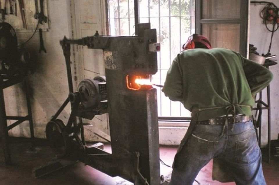 جمعية تشكيل المعادن.. حرف ومطالب كثيرة