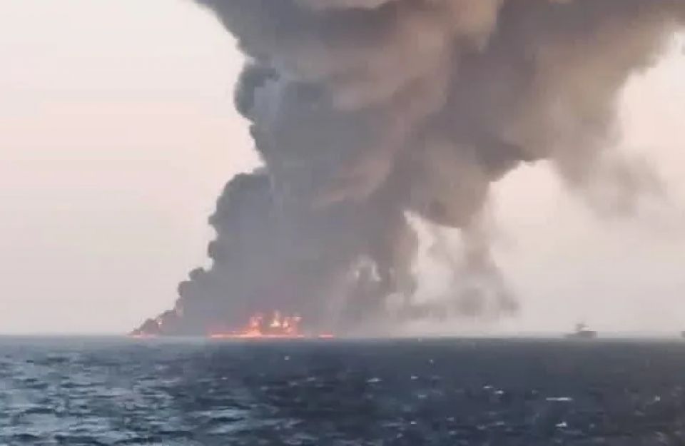 تقارير تزعم احتراق 16 سفينة للحرس الثوري الإيراني بانفجار غامض
