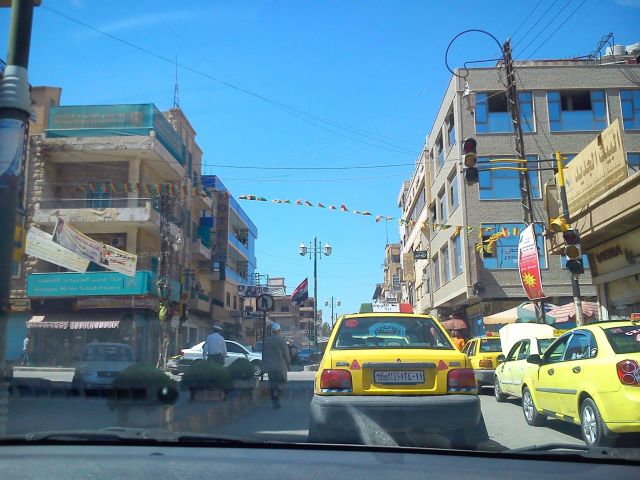 القامشلي تستعد لاحتفالات أعياد الميلاد تقصير حكومي.. وغلاء الأسعار واستمرار الهجرة للخارج