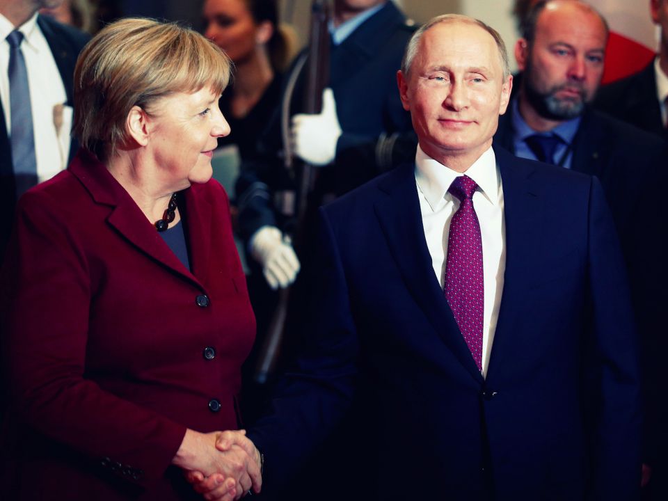 يصبح هناك مشكلة عندما تنازع السياسة الاقتصاد وتقود إلى إبطائه