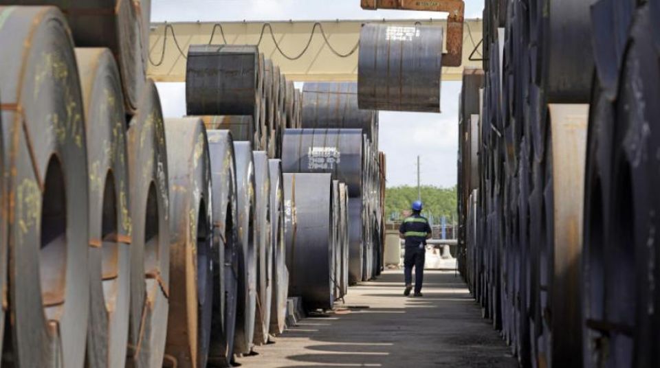 ترمب يؤكد أن الرسوم على الصلب ستنقذ الصناعة الأميركية