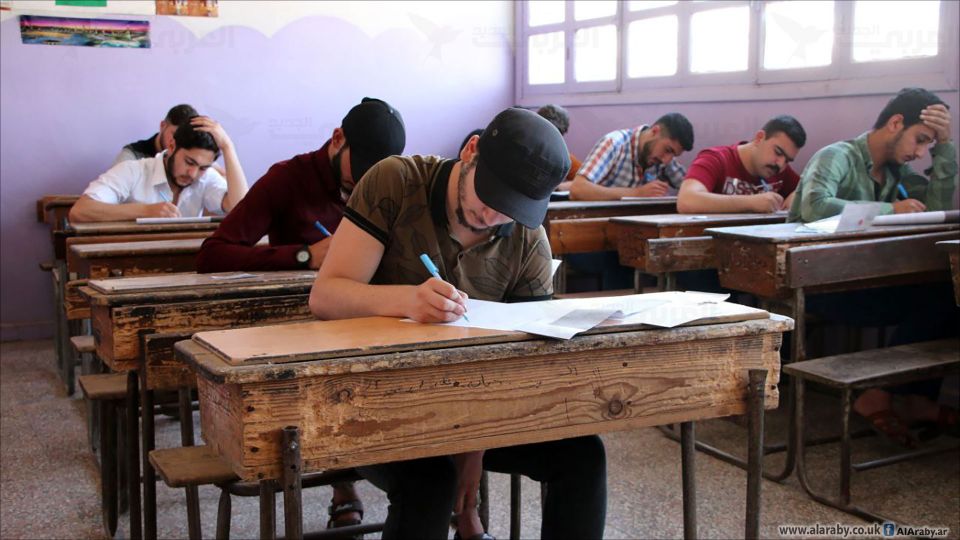 ابتزاز مستمر للطلاب.. وعلى حساب مستقبلهم!