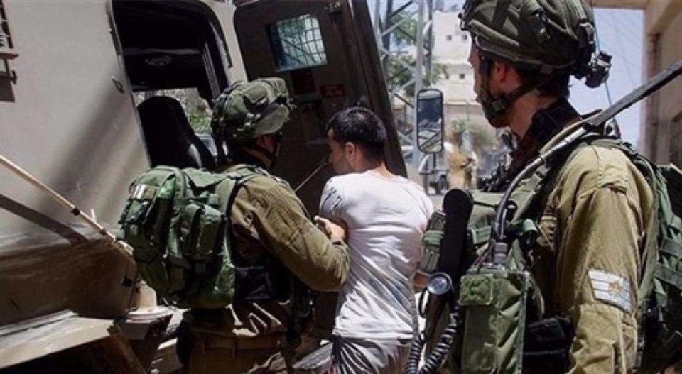 الكيان الصهيوني يعتقل 3 شبان فلسطينين بتهمة &laquo;تسلل وسرقة ذخيرة&raquo;