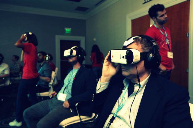 الانعزال في عالمٍ افتراضي