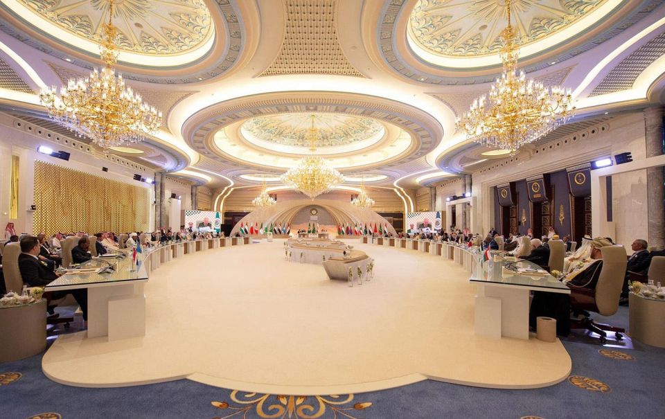 البيان الختامي للقمة العربية: يجب مساعدة سورية على تجاوز أزمتها