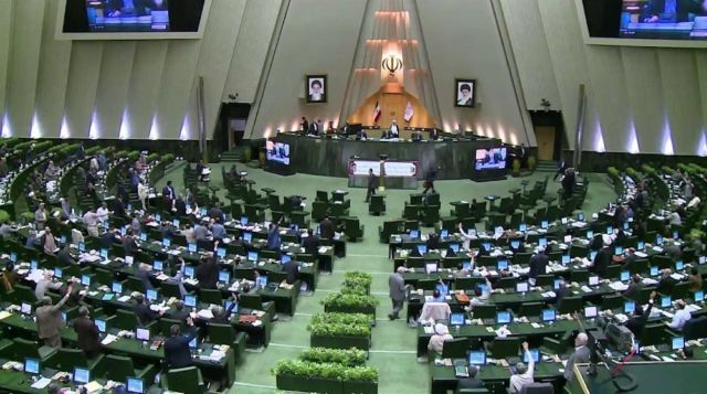 إيران: الخارجية والبرلمان ينفيان أي مفاوضات مع واشنطن