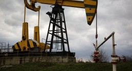 هبوط أسعار النفط بعد إنهاء "عاصفة الحزم" باليمن