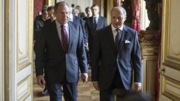 لافروف وفابيوس يؤكدان أهمية مباحثات مينسك بشأن أوكرانيا