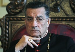«خطاب البلاهة» يدافع عن زيارة الراعي
