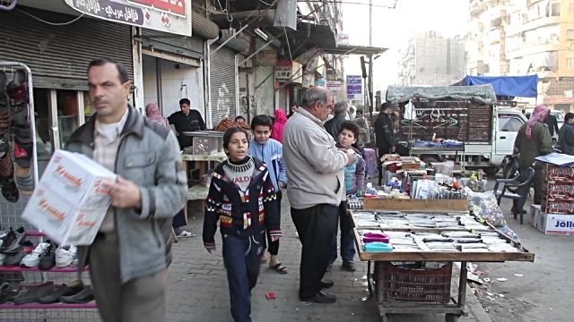 تاجر الأزمة يستطيع على ما لا تستطيعه الحكومة!