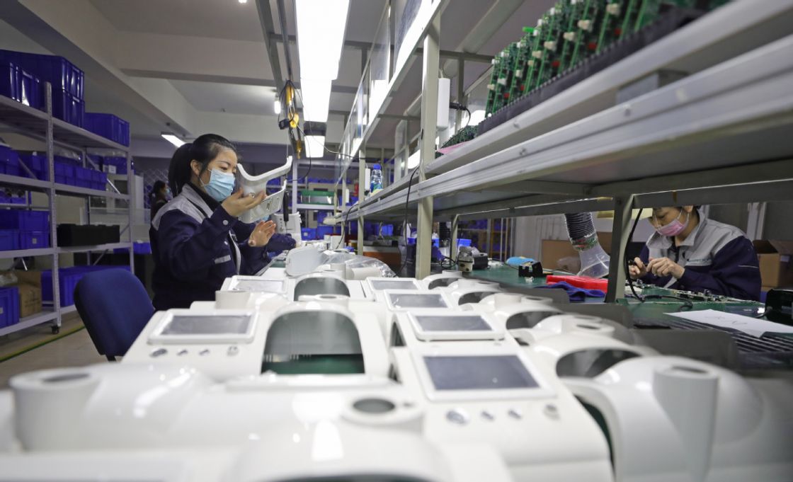 الصين تعزز إنتاج أجهزة التنفس الاصطناعي