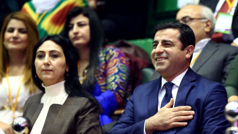 رئيسا حزب الشعوب الديمقراطي صلاح الدين ديمرطاش وفيجن يوكسيداغ