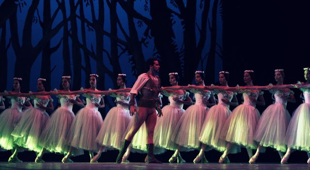 ستعرض المسرحيات في تشرين الأول في مسرح هافانا الكبير. وذلك بعد ضرب الإعصار إيرما لكوبا