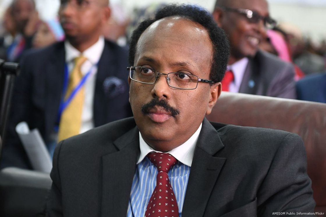 رئيس الصومال يتراجع عن تمديد ولايته ويكلف رئيس الوزراء بالتحضير للانتخابات