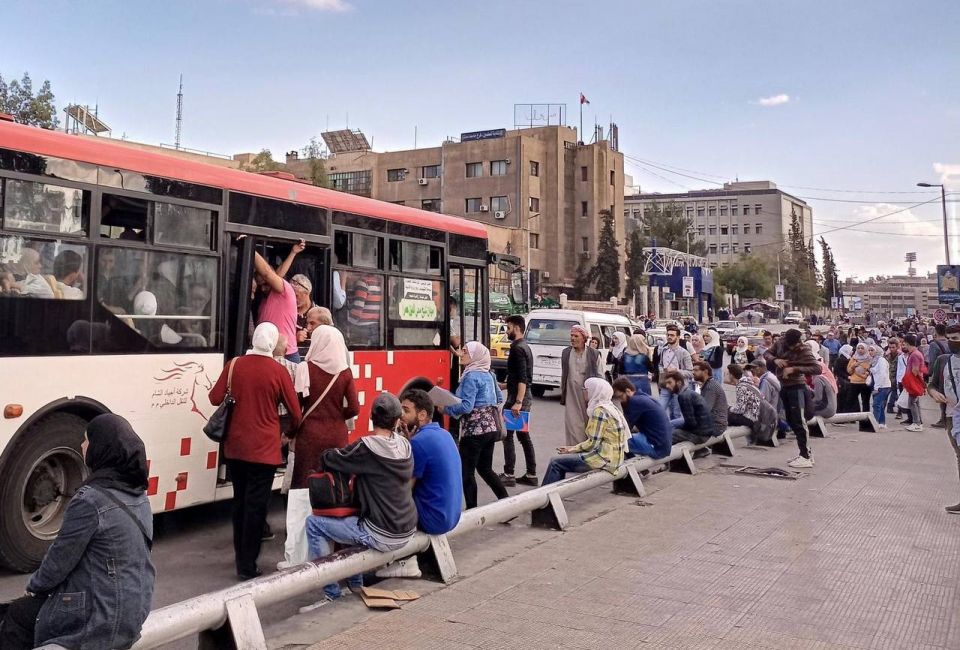 أزمة المواصلات تشتد في العاصمة وريفها على حساب الطلاب هذه المرة!