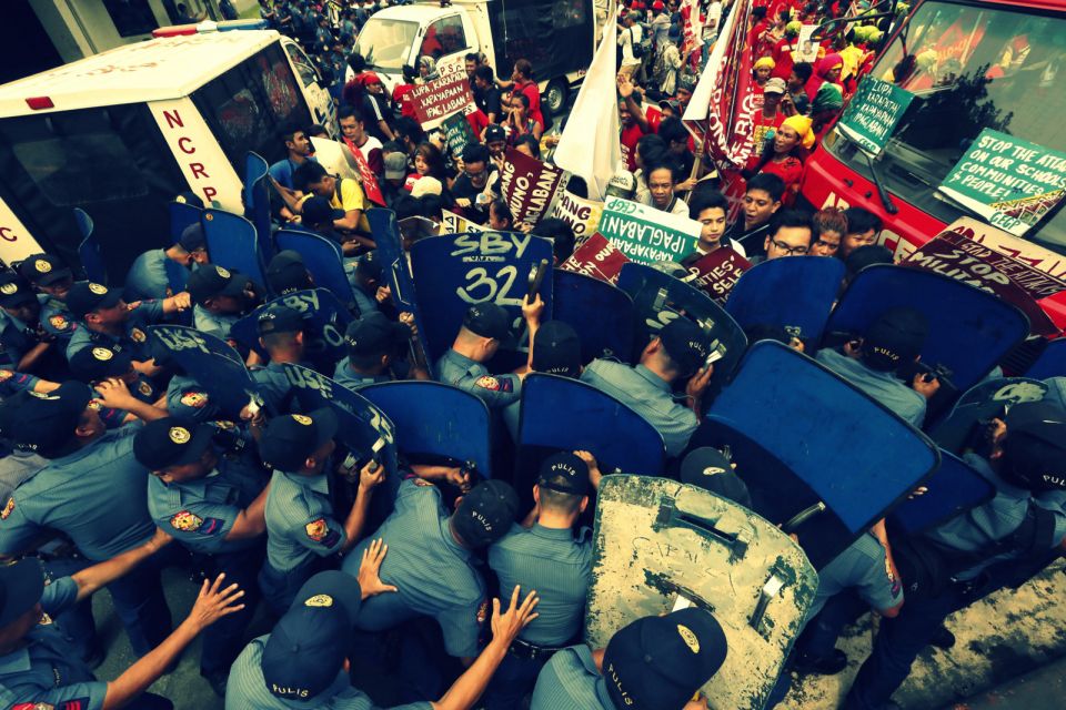 نظم المتظاهرون ضد الرئيس سلسلة من التجمعات في أنحاء العاصمة