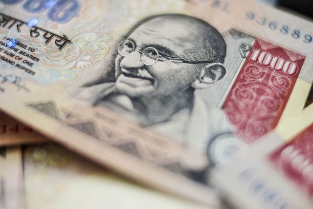 العملة الهندية.. مفاجأة (مودي)!