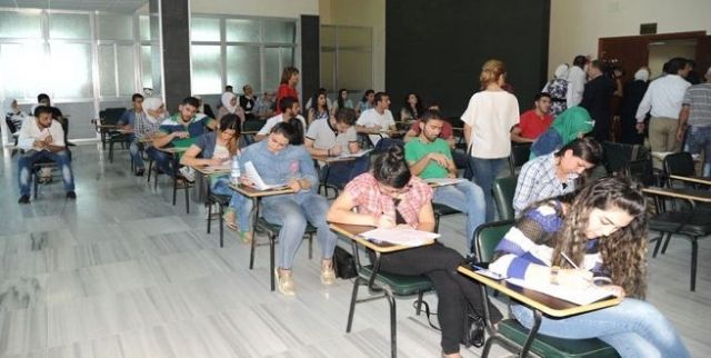 في الجامعات السورية.. امتحانات في الممرات وأسئلة &laquo;مزاجية&raquo;؟!
