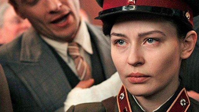 (الفجر هادئ هنا)