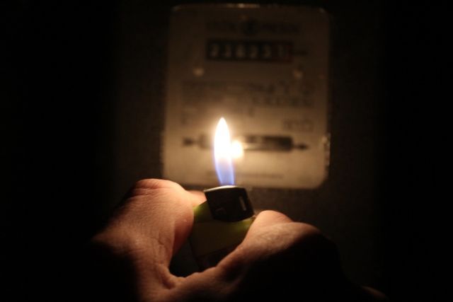 توليد الكهرباء:  توقف شهرين (لعدم الحاجة)!