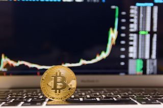 بتكوين يتجاوز 28 ألف دولار لأول مرة منذ حزيران 2022