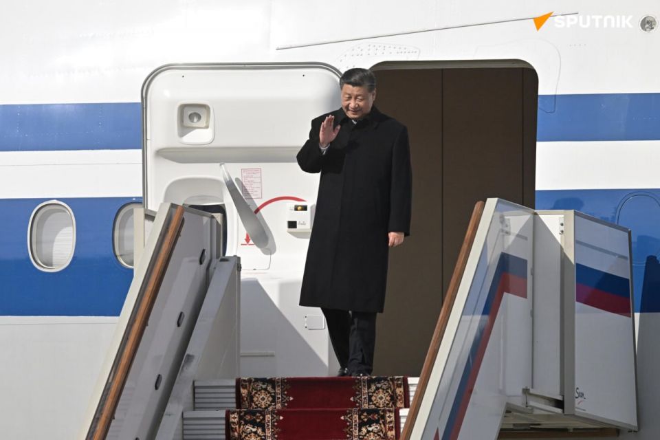 الرئيس الصيني يصل موسكو ويبدأ محادثاته مع بوتين
