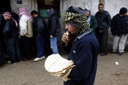 هل«الخبز» إلى الارتفاع قريباً..؟ تحذيرات من خطط لرفع الدعم الحكومي «نهائياً»