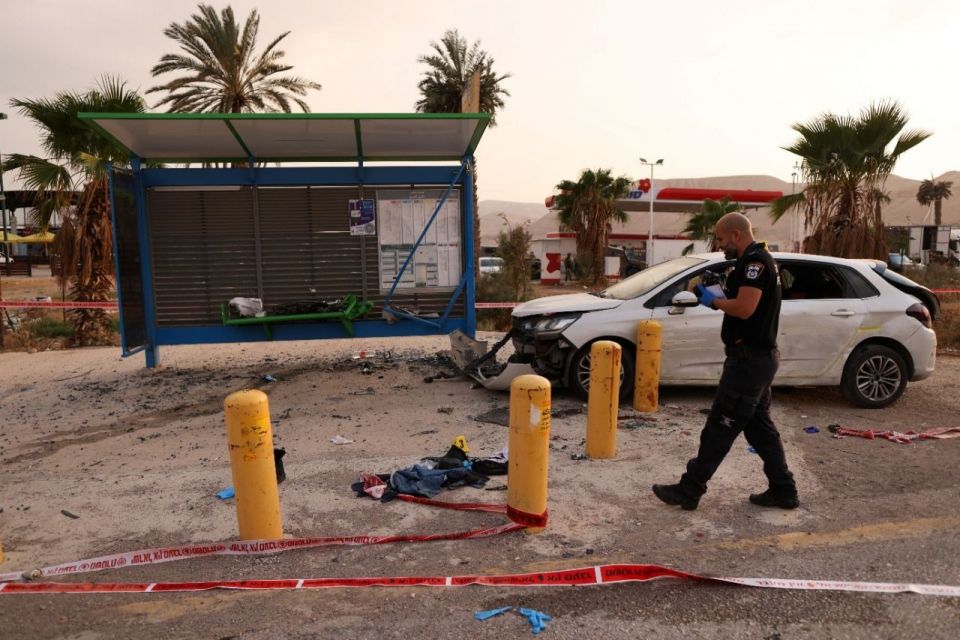رام الله: إصابة ضابط «إسرائيلي» دهساً وطعناً بيد والد أسيرَين قبل استشهاده