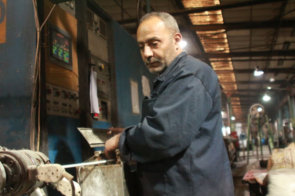 بصراحة ... العمال يدفعون الثمن