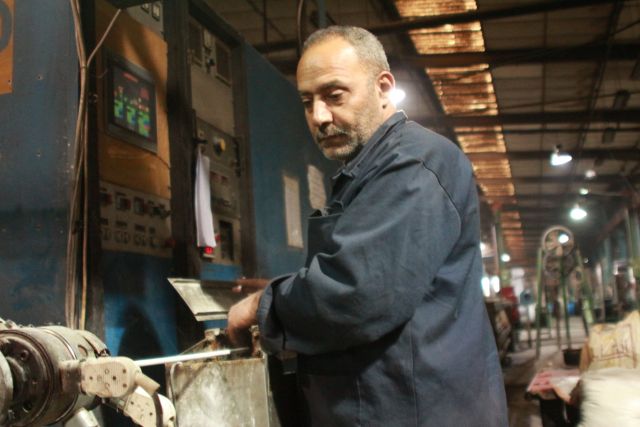 بصراحة ... العمال يدفعون الثمن