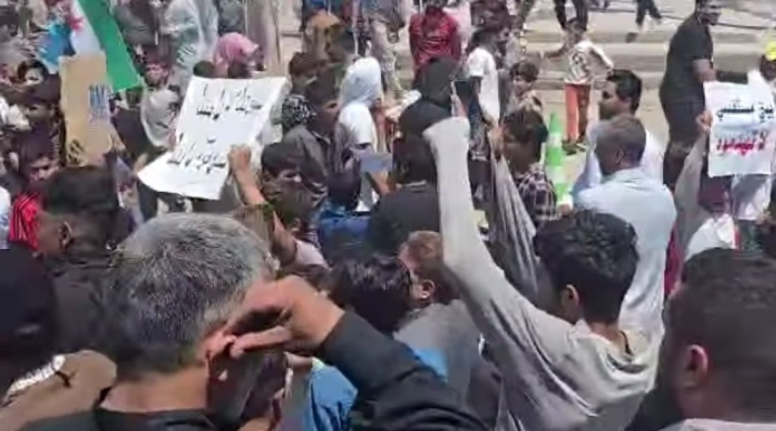 الرقة: احتجاج سلمي لأهالي شمالي السكة (دوار الحزيمة) رفضاً لمشروع يهدم بيوتهم