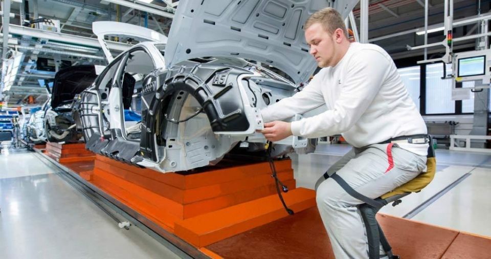 العِلم والعُمّال، علاقة حريّة