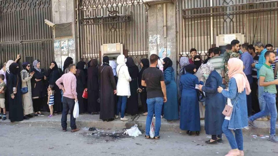 الرواتب في سورية... جدول على الورق وتأخير في الجيب!