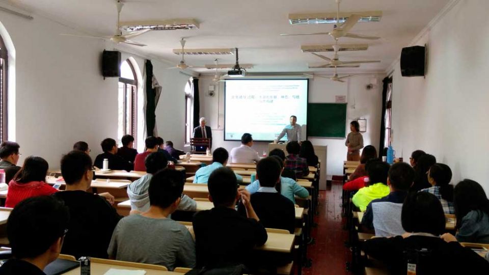 جامعة شيوعية وخطة تطوير الأبحاث الماركسية