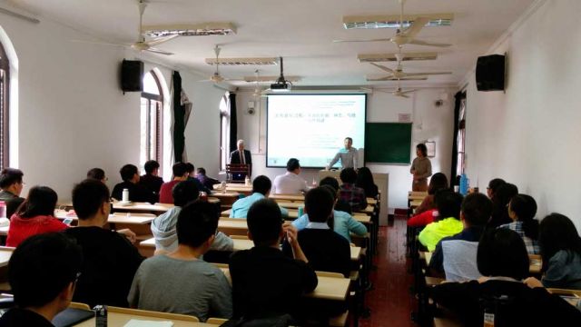 جامعة شيوعية وخطة تطوير الأبحاث الماركسية