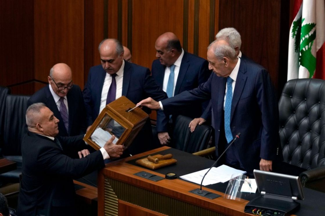استعصاء للمرة الثانية باختيار رئيس جديد للبنان