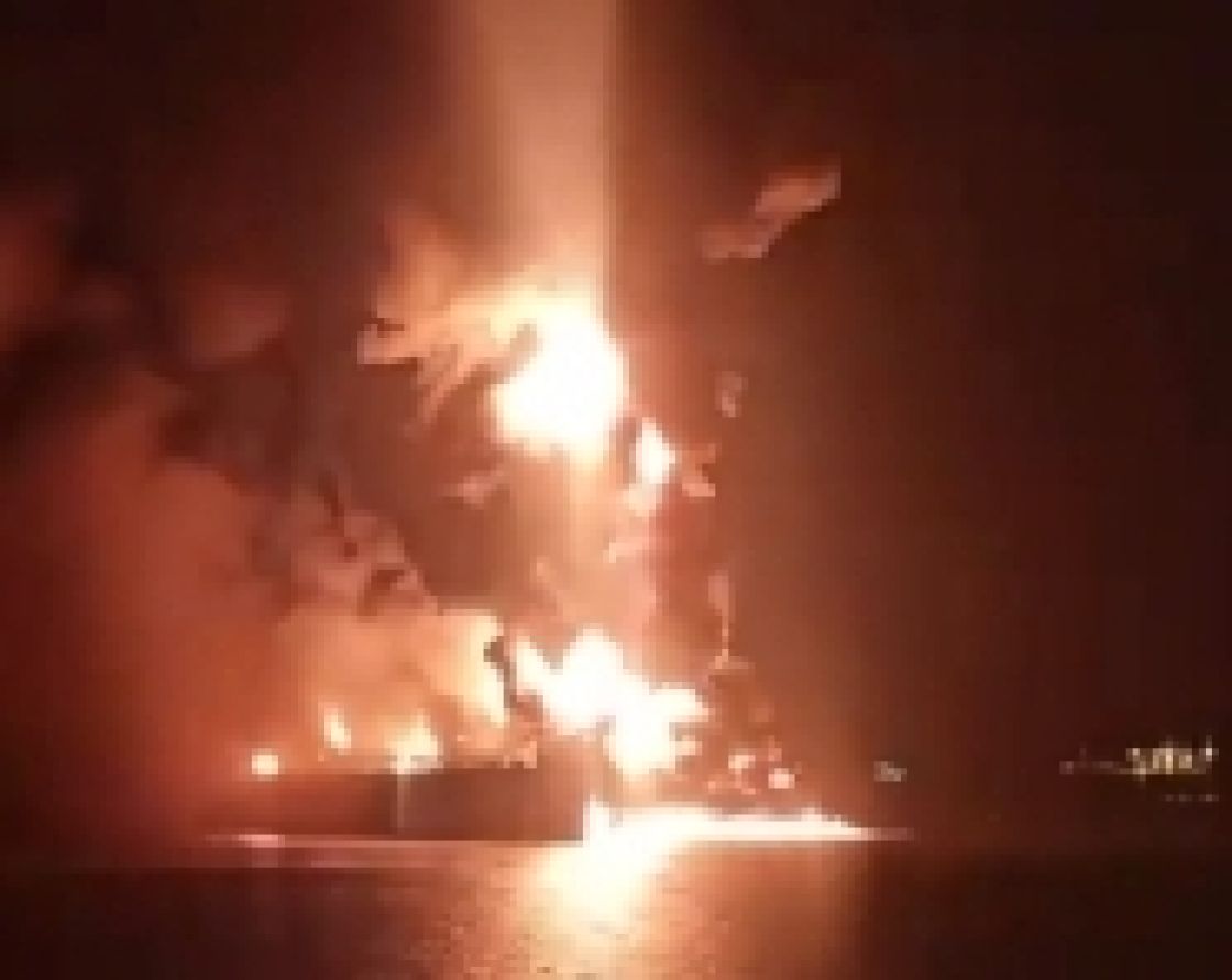 الحرس الثوري يعلن استهداف ناقلة نفط للجيش الأمريكي