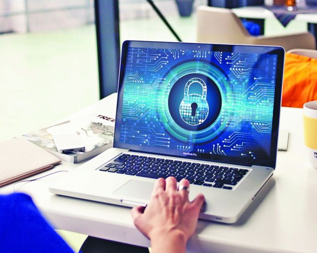 النجاة من السقوط ضحايا للجرائم الإلكترونيّة