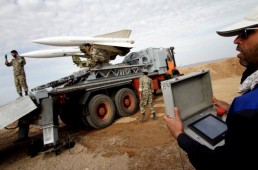 مناورات مشتركة بين الجيش وفيلق الحرس الثوري الايراني في اقرب وقت