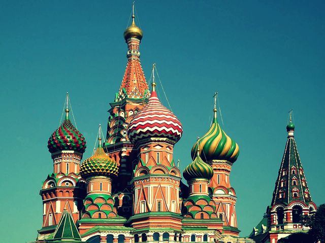 &laquo;على ماي وجونسون الاعتذار لروسيا&raquo;