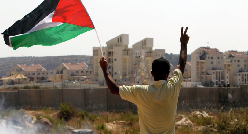 الاحتلال الصهيوني يعتقل فلسطينيين ويلغي تسهيلات ممنوحة لسكان الضفة