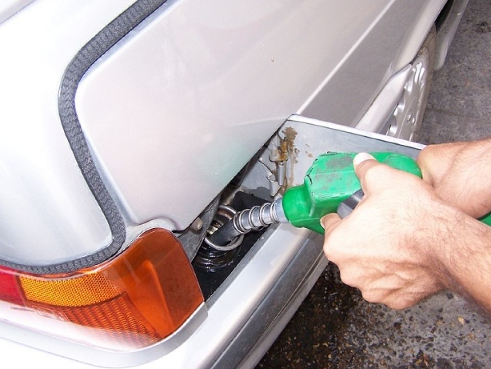 جيوب الفقراء لن تحل الأزمة!